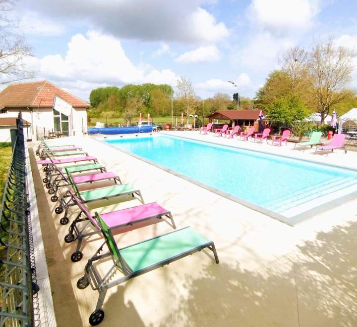 Une parenthèse de détente et de plaisir assurée dans notre piscine.